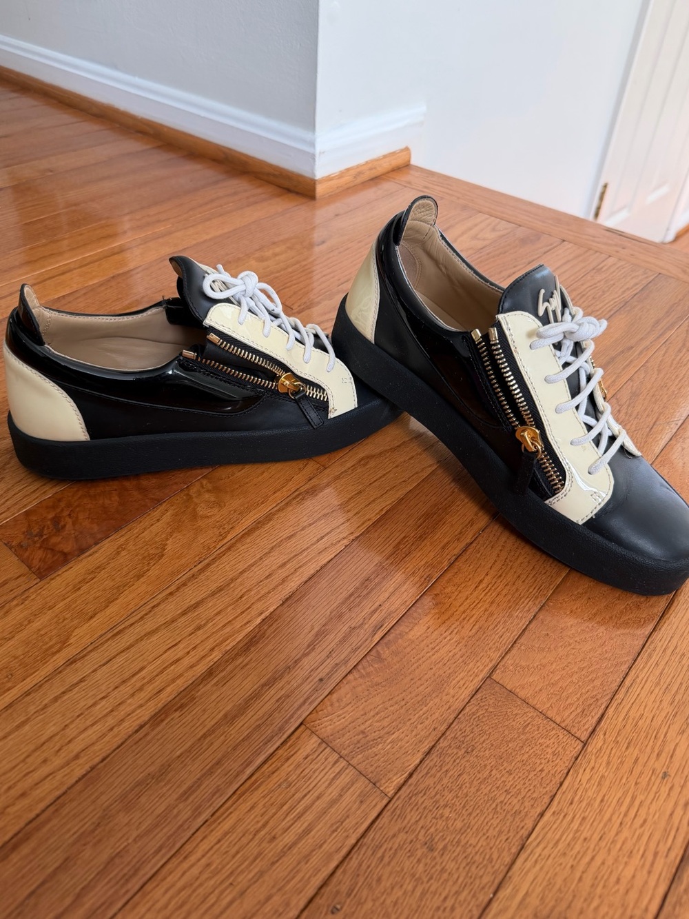 Giuseppe Zanotti Black and Cream Low-Top Sneakers with Gold Zip